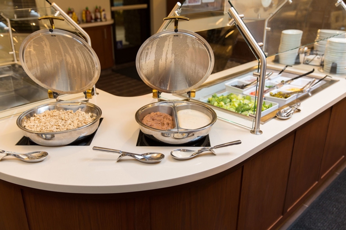 Imagen del bar/restaurante del Hotel Staybridge Suites Corona South, An Ihg. Foto 3