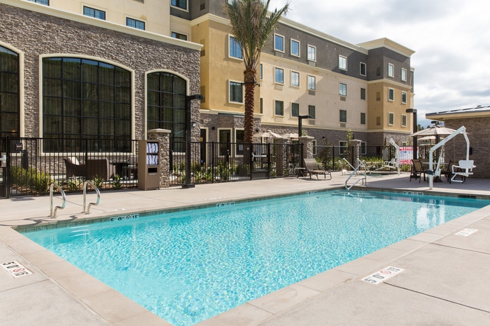 Imagen de la piscina del Hotel Staybridge Suites Corona South, An Ihg. Foto 18