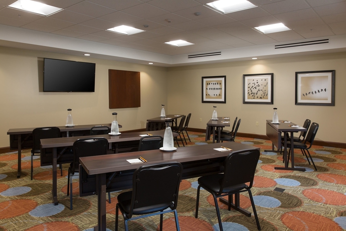 Imagen de los interiores del Hotel Staybridge Suites Corona South, An Ihg. Foto 14
