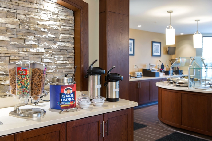 Imagen del bar/restaurante del Hotel Staybridge Suites Corona South, An Ihg. Foto 4