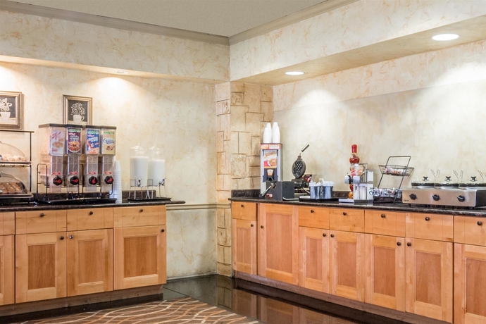 Imagen del bar/restaurante del Hotel Staybridge Suites Dallas Market Ctr Love Field by IHG. Foto 4
