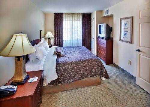 Imagen de la habitación del Hotel Staybridge Suites Davenport. Foto 6