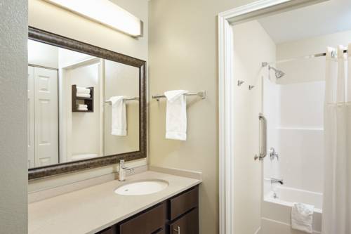 Imagen de la habitación del Hotel Staybridge Suites Davenport. Foto 9