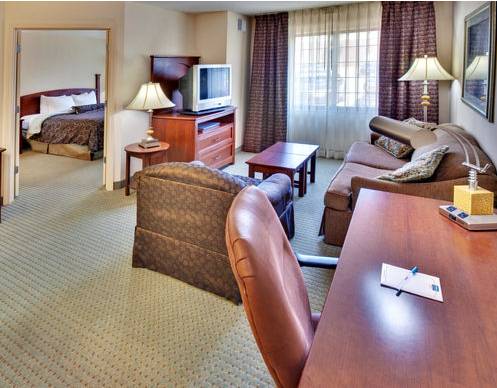 Imagen de la habitación del Hotel Staybridge Suites Davenport. Foto 10