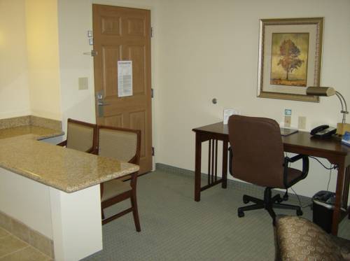 Imagen de la habitación del Hotel Staybridge Suites Davenport. Foto 13