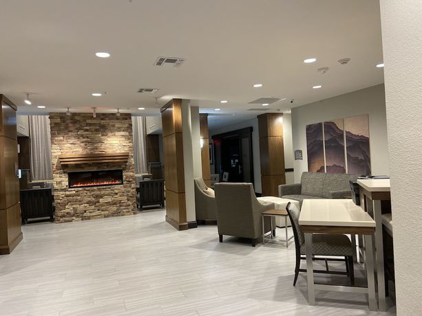 Imagen de los interiores del Hotel Staybridge Suites Denton, an IHG. Foto 14