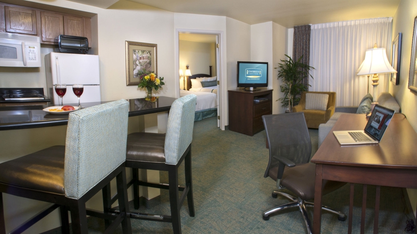 Imagen de los interiores del Hotel Staybridge Suites Denver International Airport, An Ihg. Foto 15