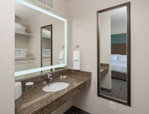 Imagen de la habitación del Hotel Staybridge Suites Denver Tech Center, an IHG. Foto 4