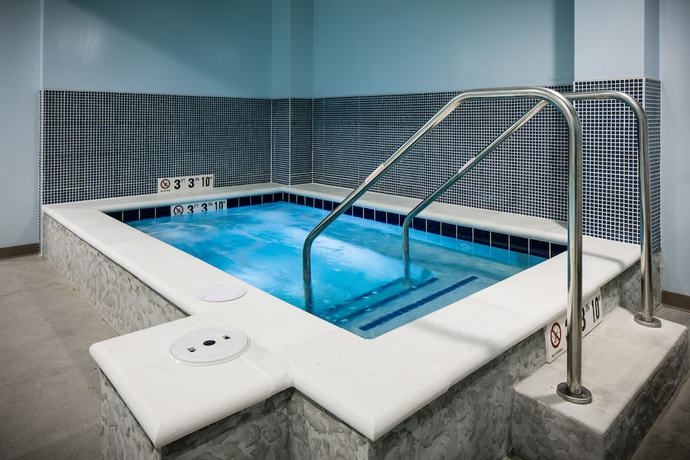 Imagen de la piscina del Hotel Staybridge Suites Des Moines Downtown, an IHG. Foto 19