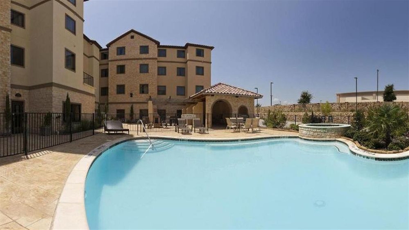 Imagen de la piscina del Hotel Staybridge Suites Dfw Airport North, An Ihg. Foto 16