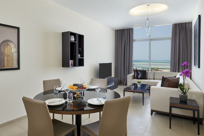 Imagen de la habitación del Hotel Staybridge Suites Doha Lusail. Foto 6
