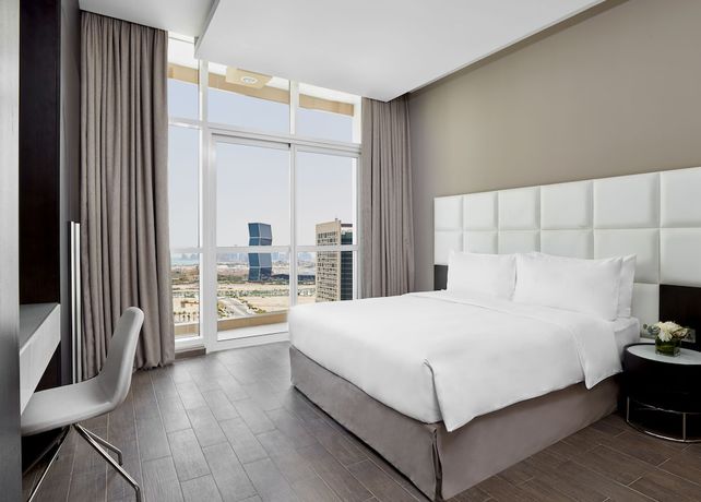 Imagen de la habitación del Hotel Staybridge Suites Doha Lusail. Foto 16