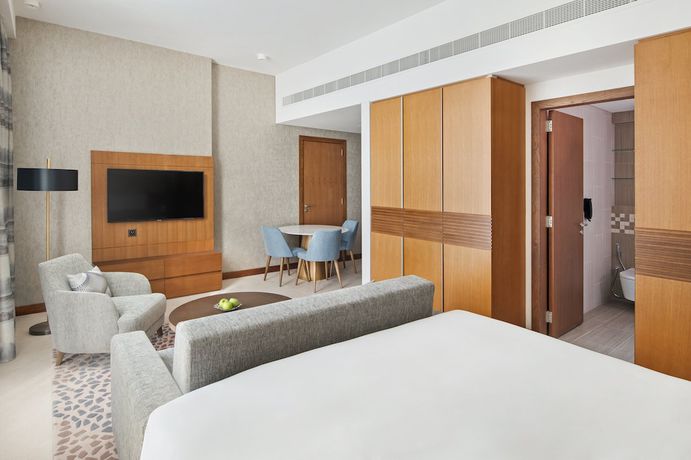 Imagen de la habitación del Hotel Staybridge Suites Dubai Al-Maktoum Airport, an IHG. Foto 5