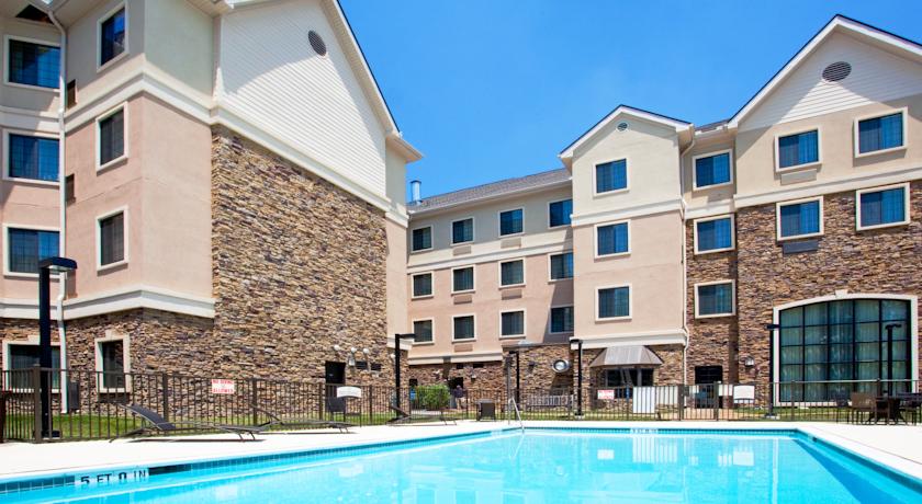 Imagen de la piscina del Hotel Staybridge Suites Durham/chapel Hill, An Ihg. Foto 8
