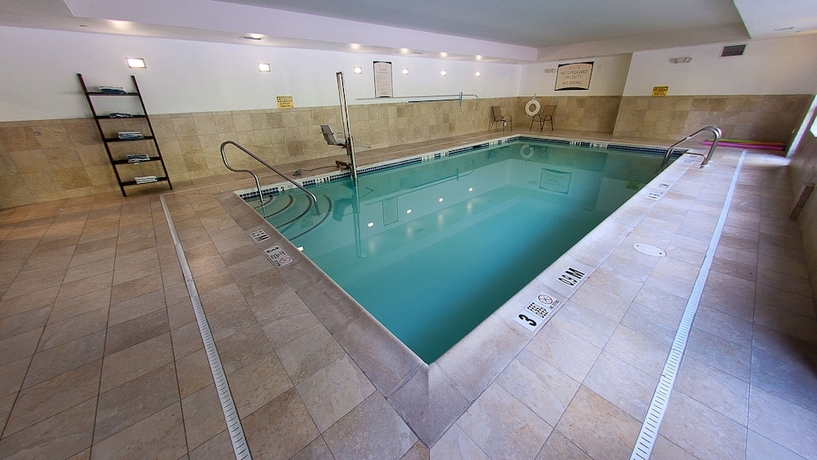 Imagen de la piscina del Hotel Staybridge Suites East Stroudsburg - Poconos. Foto 19