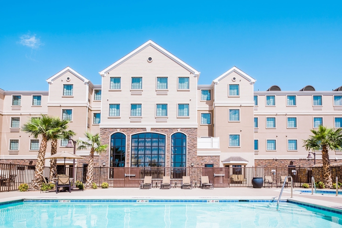 Imagen de la piscina del Hotel Staybridge Suites El Paso Airport, An Ihg. Foto 16