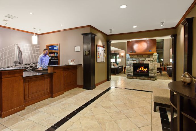 Imagen de los interiores del Hotel Staybridge Suites Fairfield Napa Valley Area, an IHG. Foto 19