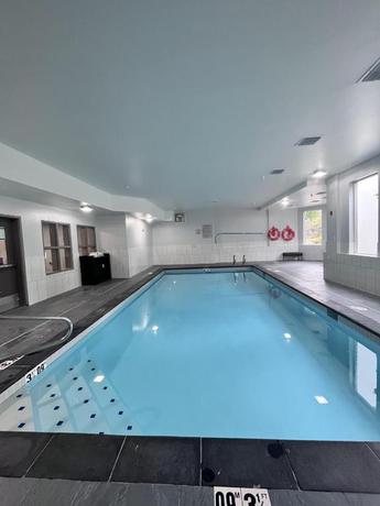 Imagen de la piscina del Hotel Staybridge Suites Federal Way - Seattle South by IHG. Foto 14