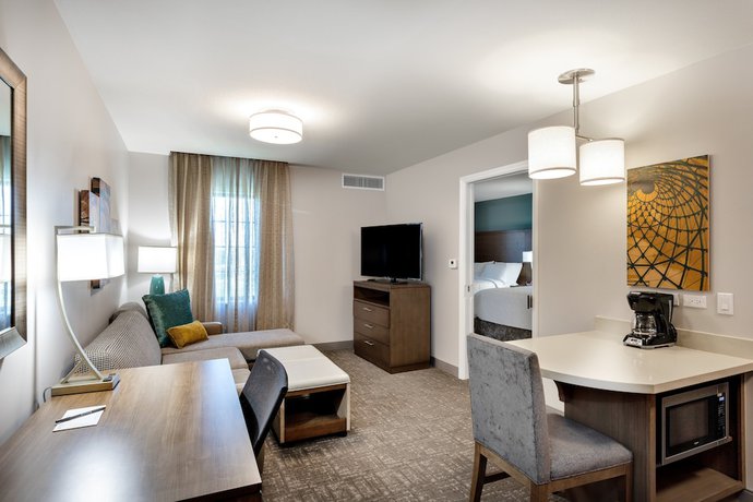 Imagen de la habitación del Hotel Staybridge Suites Fort Lauderdale Airport - West, an IHG. Foto 9