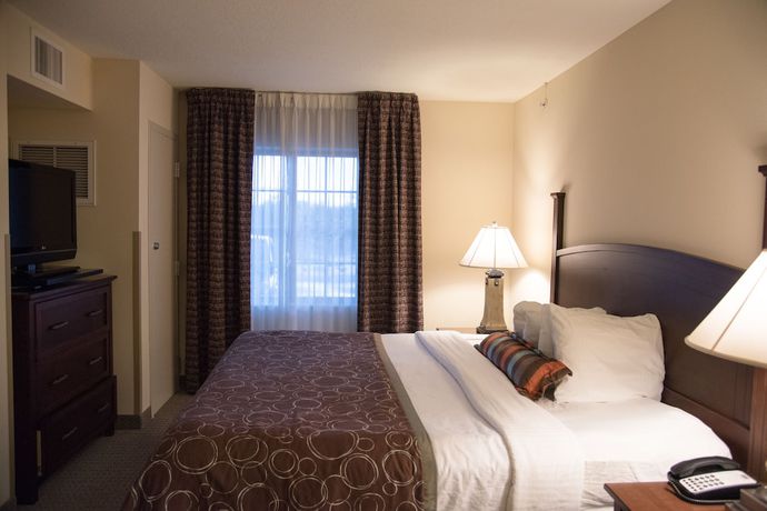 Imagen de la habitación del Hotel Staybridge Suites Fort Wayne, an IHG. Foto 12