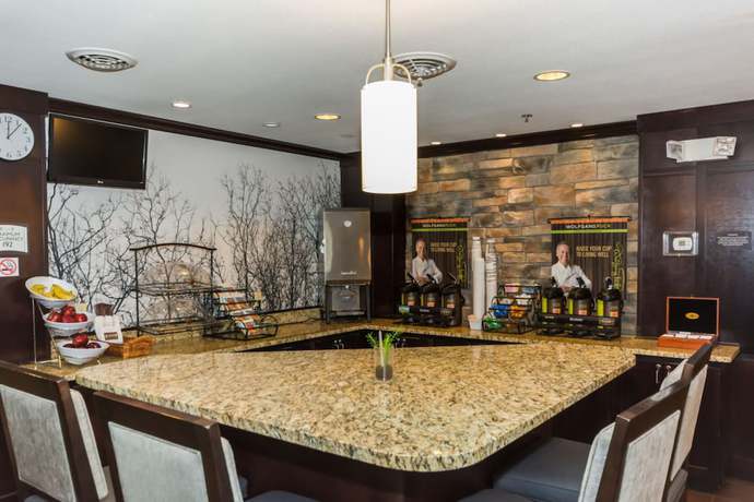 Imagen del bar/restaurante del Hotel Staybridge Suites Grand Forks, an IHG. Foto 2