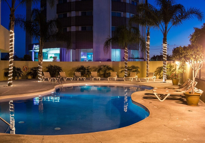 Imagen de la piscina del Hotel Staybridge Suites Guadalajara Expo, An Ihg. Foto 13