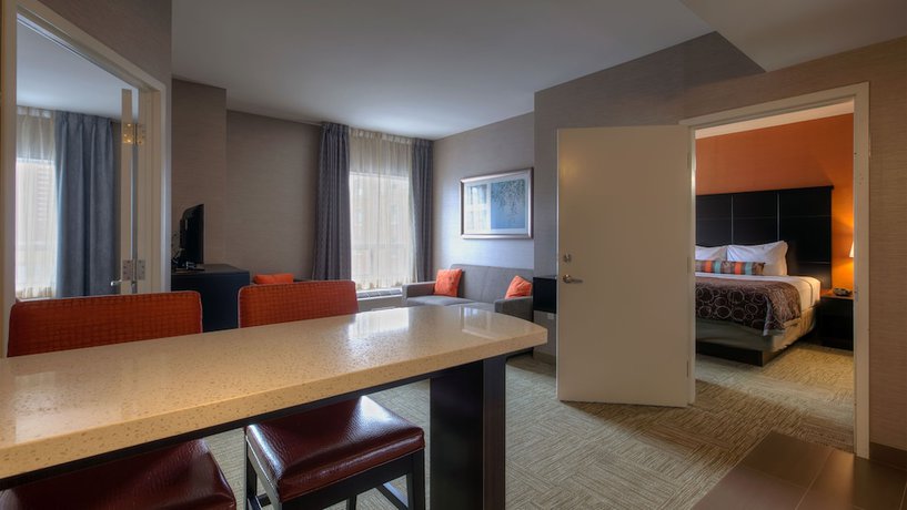 Imagen de la habitación del Hotel Staybridge Suites Hamilton Downtown, an IHG Hotel. Foto 3