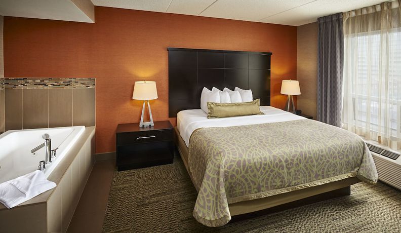 Imagen de la habitación del Hotel Staybridge Suites Hamilton Downtown, an IHG Hotel. Foto 14