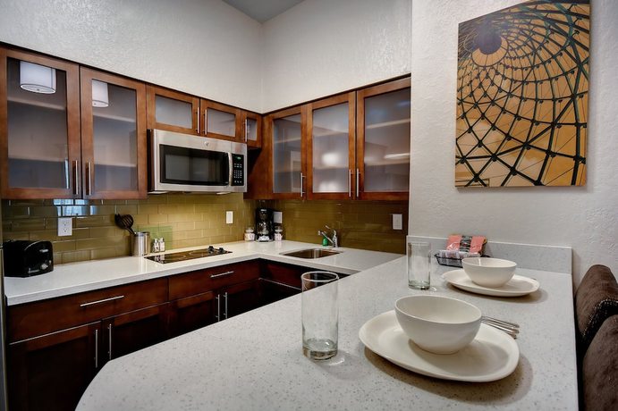 Imagen de la habitación del Hotel Staybridge Suites Holland, an IHG. Foto 11