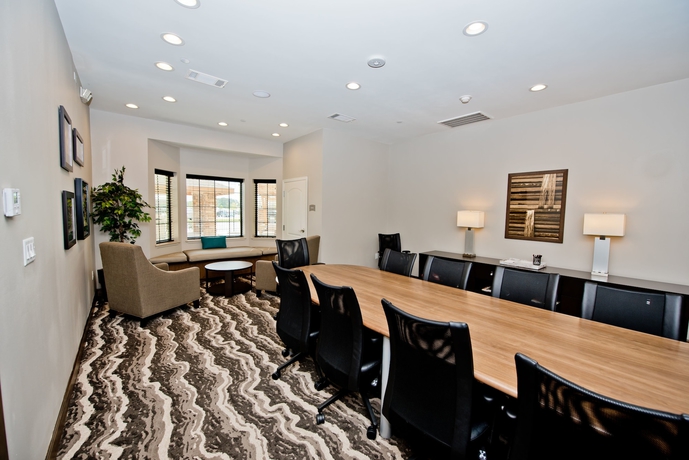 Imagen de los interiores del Hotel Staybridge Suites Houston Humble - Generation Pk. Foto 18