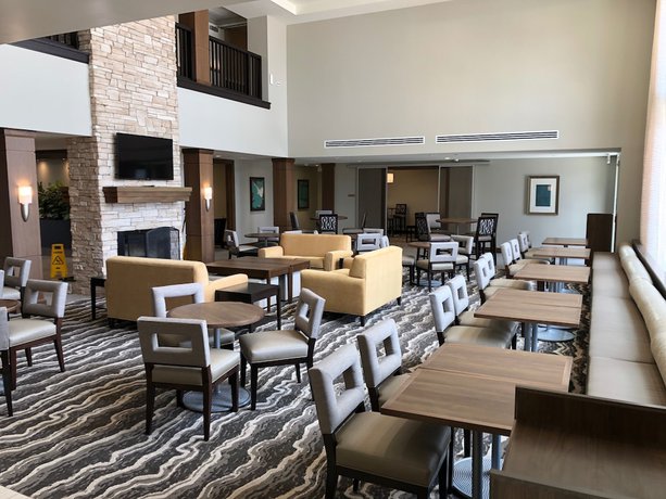 Imagen del bar/restaurante del Hotel Staybridge Suites Irvine-John Wayne Airport, an IHG. Foto 2