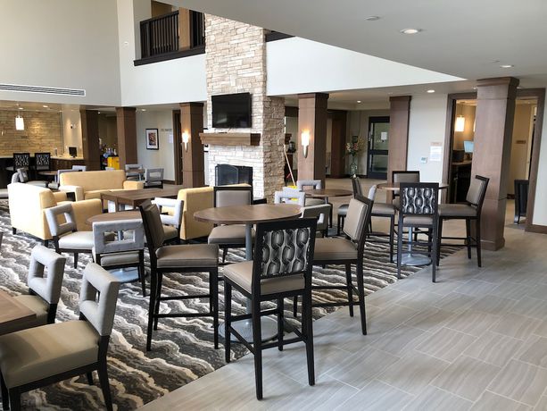 Imagen del bar/restaurante del Hotel Staybridge Suites Irvine-John Wayne Airport, an IHG. Foto 3