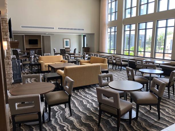 Imagen del bar/restaurante del Hotel Staybridge Suites Irvine-John Wayne Airport, an IHG. Foto 4
