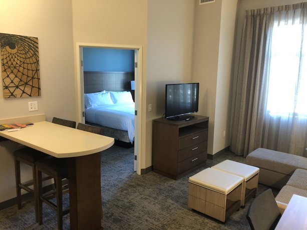 Imagen de la habitación del Hotel Staybridge Suites Irvine-John Wayne Airport, an IHG. Foto 12