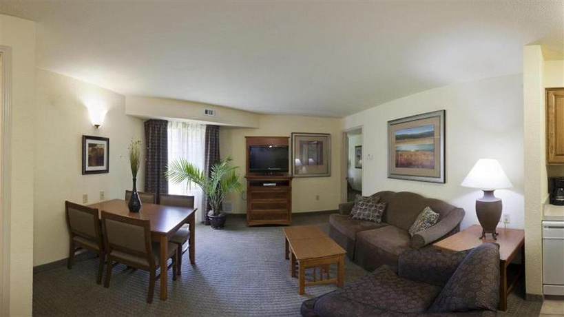 Imagen de los interiores del Hotel Staybridge Suites Irving Las Colinas by IHG. Foto 7