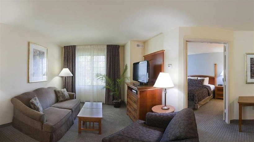 Imagen de los interiores del Hotel Staybridge Suites Irving Las Colinas by IHG. Foto 8