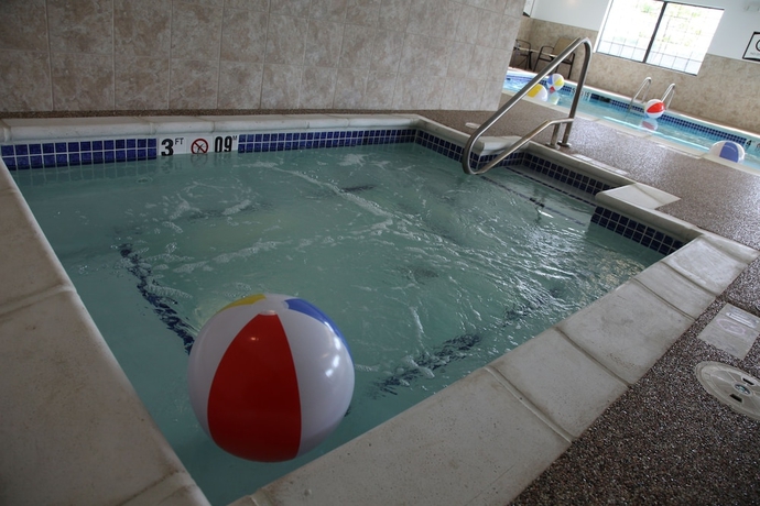 Imagen de la piscina del Hotel Staybridge Suites Lincoln Northeast, An Ihg. Foto 18