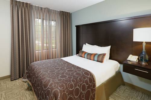 Imagen de la habitación del Hotel Staybridge Suites Lincolnshire. Foto 1