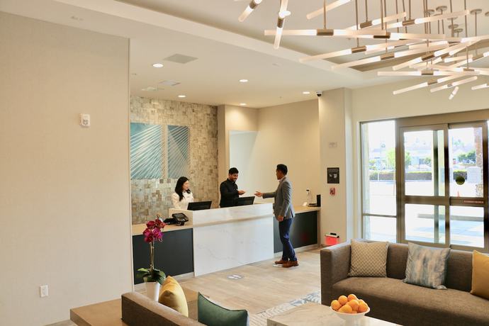 Imagen de los interiores del Hotel Staybridge Suites Long Beach Airport, an IHG. Foto 17