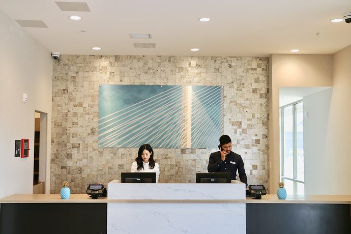Imagen de los interiores del Hotel Staybridge Suites Long Beach Airport, an IHG. Foto 18