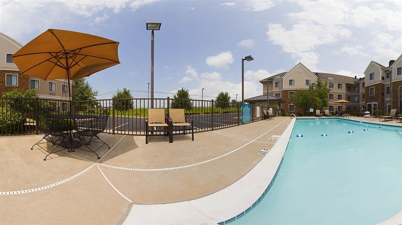 Imagen de la piscina del Hotel Staybridge Suites - Louisville - East, An Ihg. Foto 9