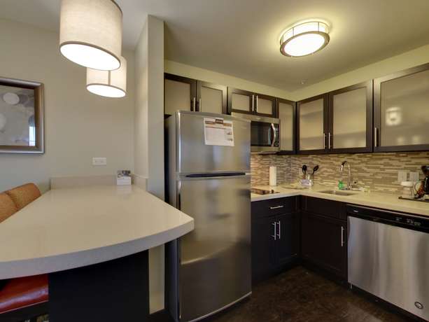 Imagen de la habitación del Hotel Staybridge Suites Madison - Fitchburg, an IHG. Foto 8