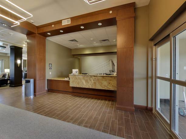Imagen del bar/restaurante del Hotel Staybridge Suites Madison - Fitchburg, an IHG. Foto 3