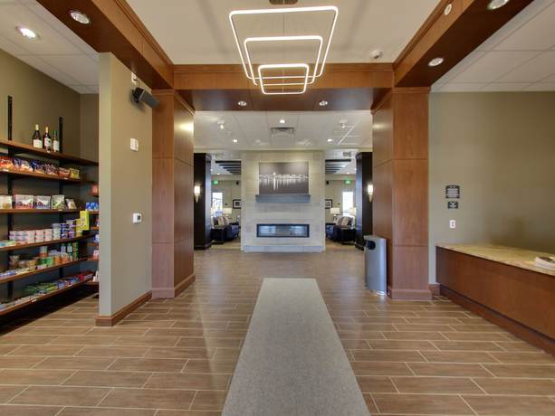 Imagen del bar/restaurante del Hotel Staybridge Suites Madison - Fitchburg, an IHG. Foto 6