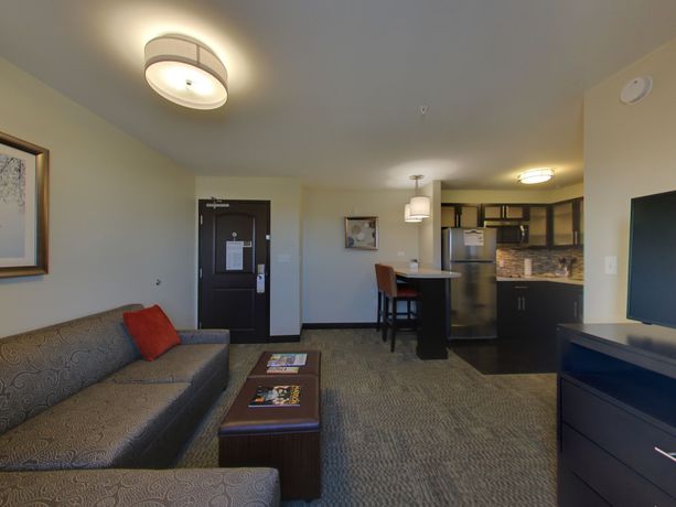 Imagen de la habitación del Hotel Staybridge Suites Madison - Fitchburg, an IHG. Foto 18