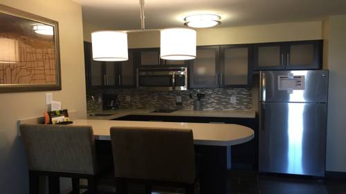 Imagen de la habitación del Hotel Staybridge Suites Merrillville. Foto 9