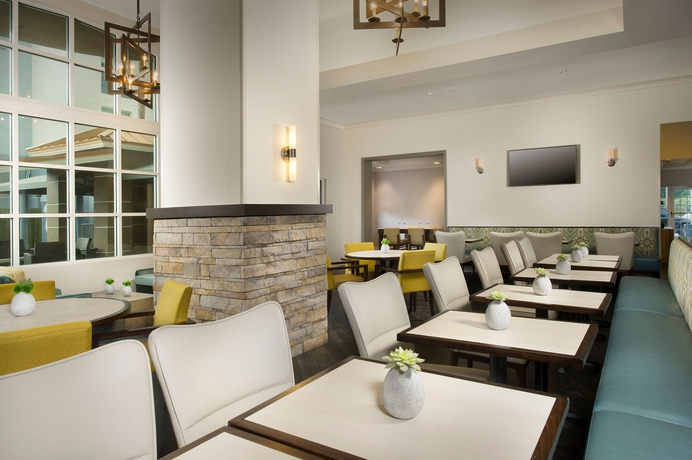 Imagen del bar/restaurante del Hotel Staybridge Suites Miami Doral Area, An Ihg. Foto 3