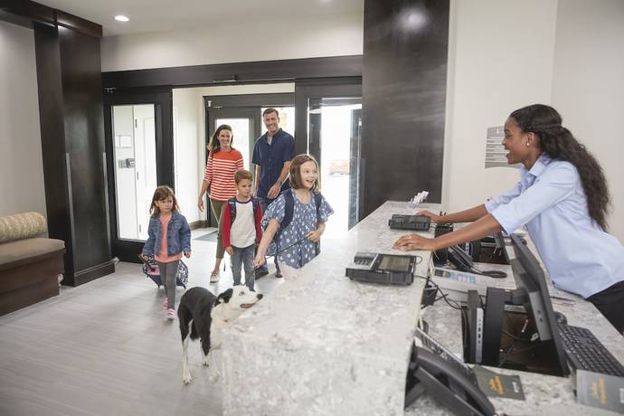 Imagen de los interiores del Hotel Staybridge Suites Miami International Airport, an IHG. Foto 14