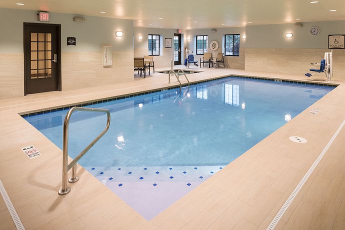 Imagen de la piscina del Hotel Staybridge Suites Omaha West, An Ihg. Foto 20