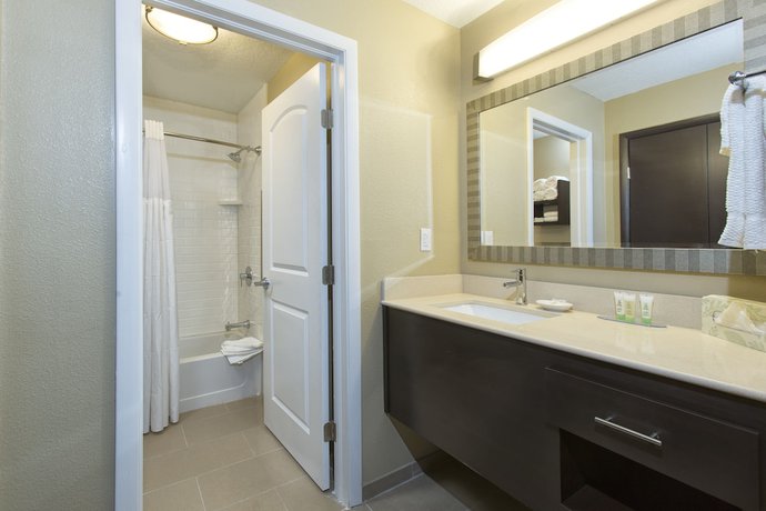 Imagen de la habitación del Hotel Staybridge Suites Orlando at SeaWorld, an IHG. Foto 4